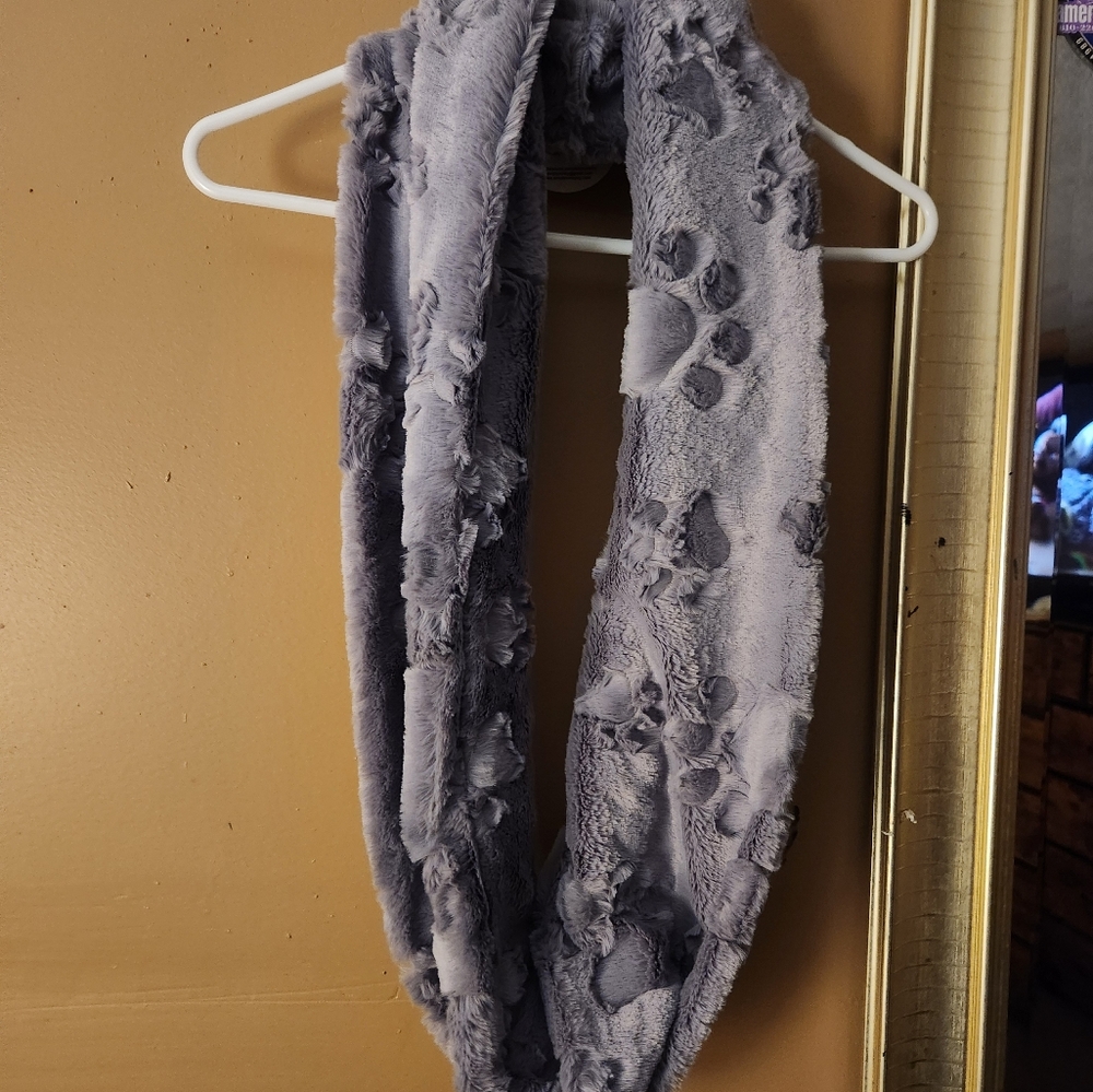 Simply Minky Infinite Scarf - Picture 4 of 4